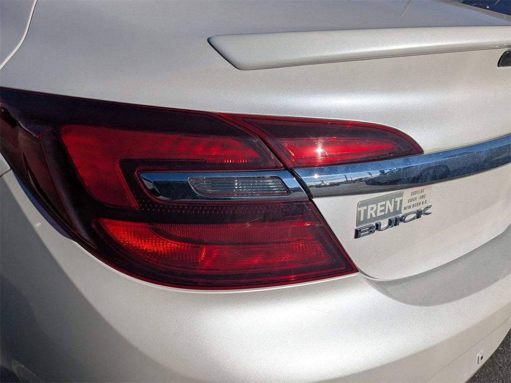 Used 2017 Buick Regal Sport Touring image 7