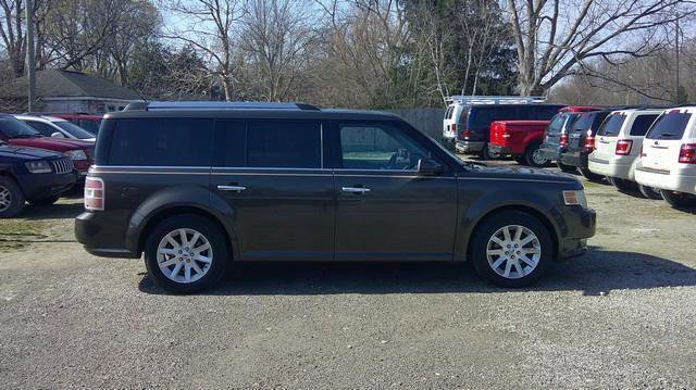 Used 2011 Ford Flex SEL w/ Rapid Spec Order Code FWD image 12
