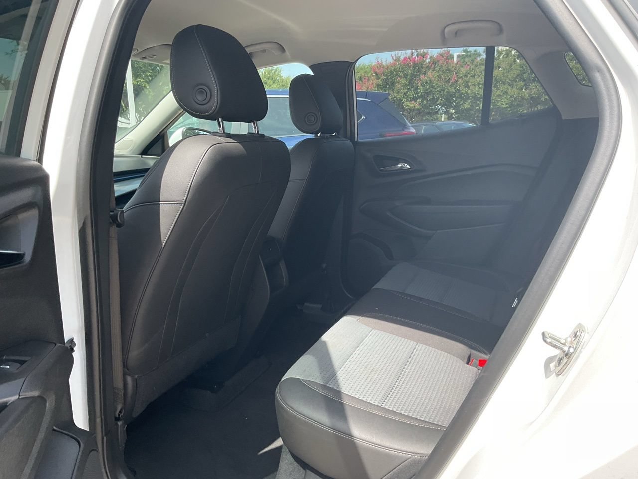 Used 2025 Chevrolet Trax LT w/ LT Convenience Package FWD image 12