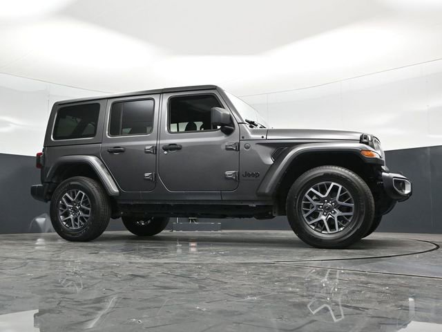 Used 2025 Jeep Wrangler Unlimited Sahara AWD/4WD image 54