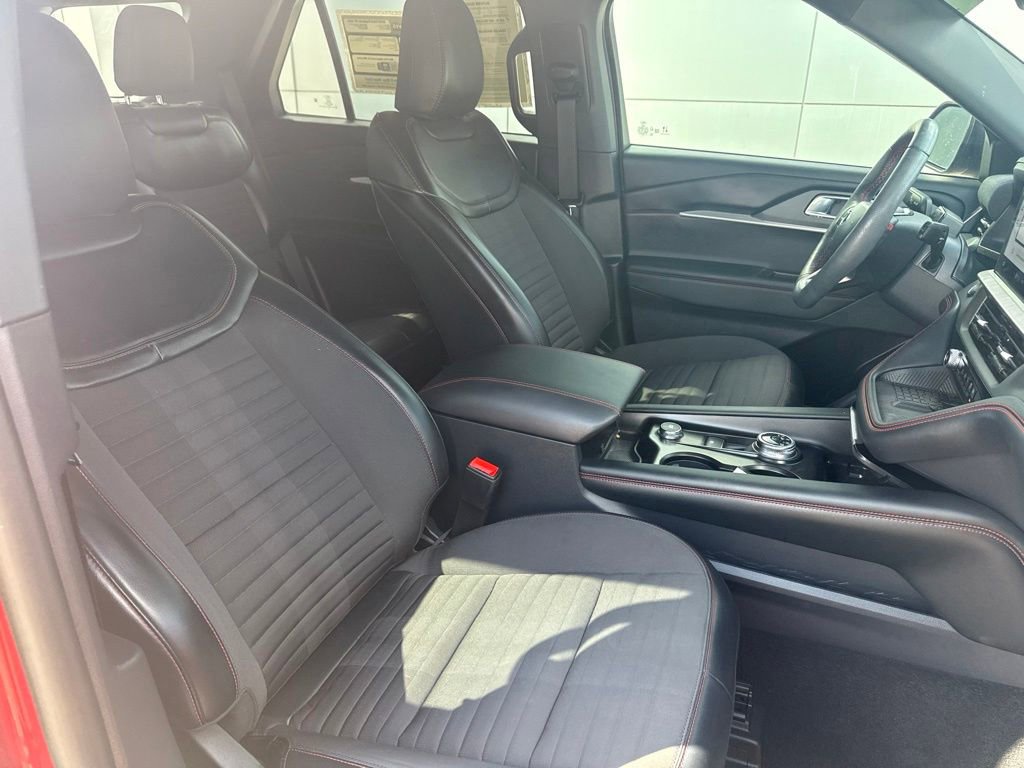 Used 2025 Ford Explorer ST-Line w/ Premium Package RWD image 32