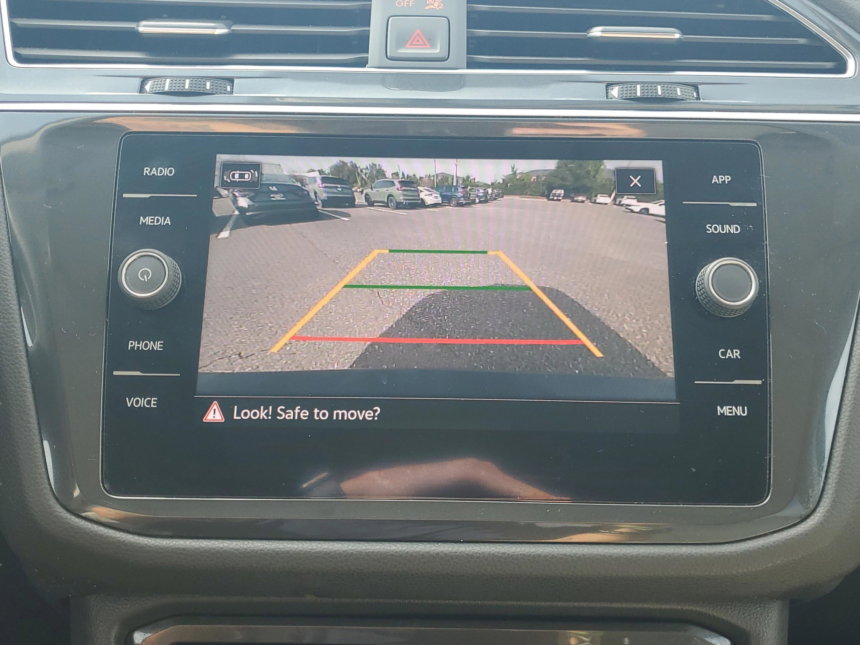 Used 2021 Volkswagen Tiguan SE image 23