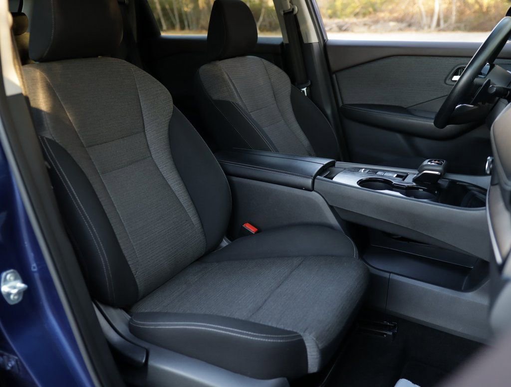 Used 2023 Nissan Rogue SV image 27