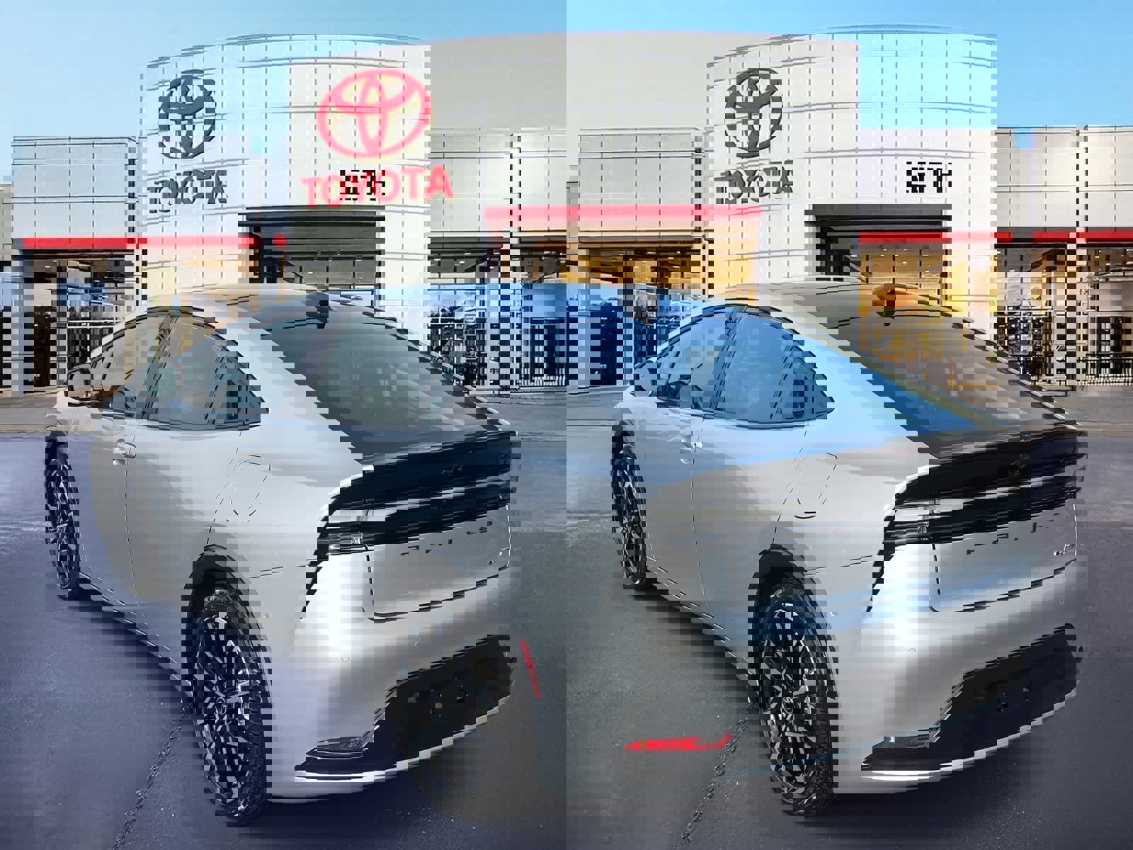 Used 2025 Toyota Prius Plug-In Hybrid image 7