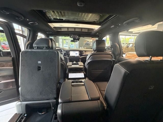 New 2026 Jeep Grand Wagoneer Summit AWD/4WD image 32
