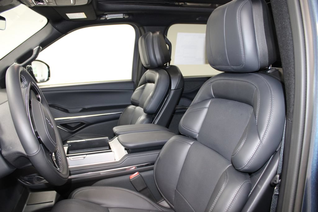 New 2027 Lincoln Navigator Reserve w/ Jet Appearance Package AWD/4WD image 13