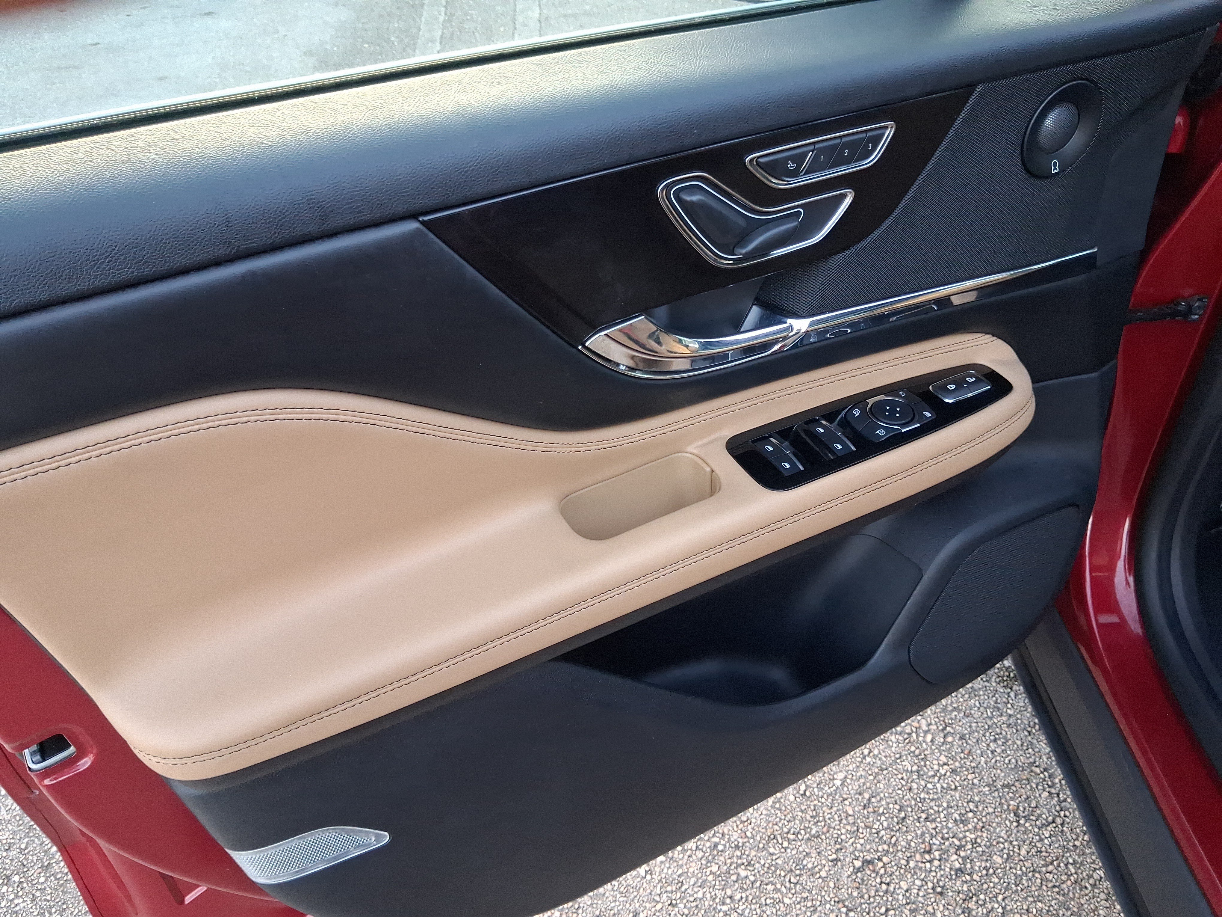 Used 2020 Lincoln Corsair Reserve FWD image 14