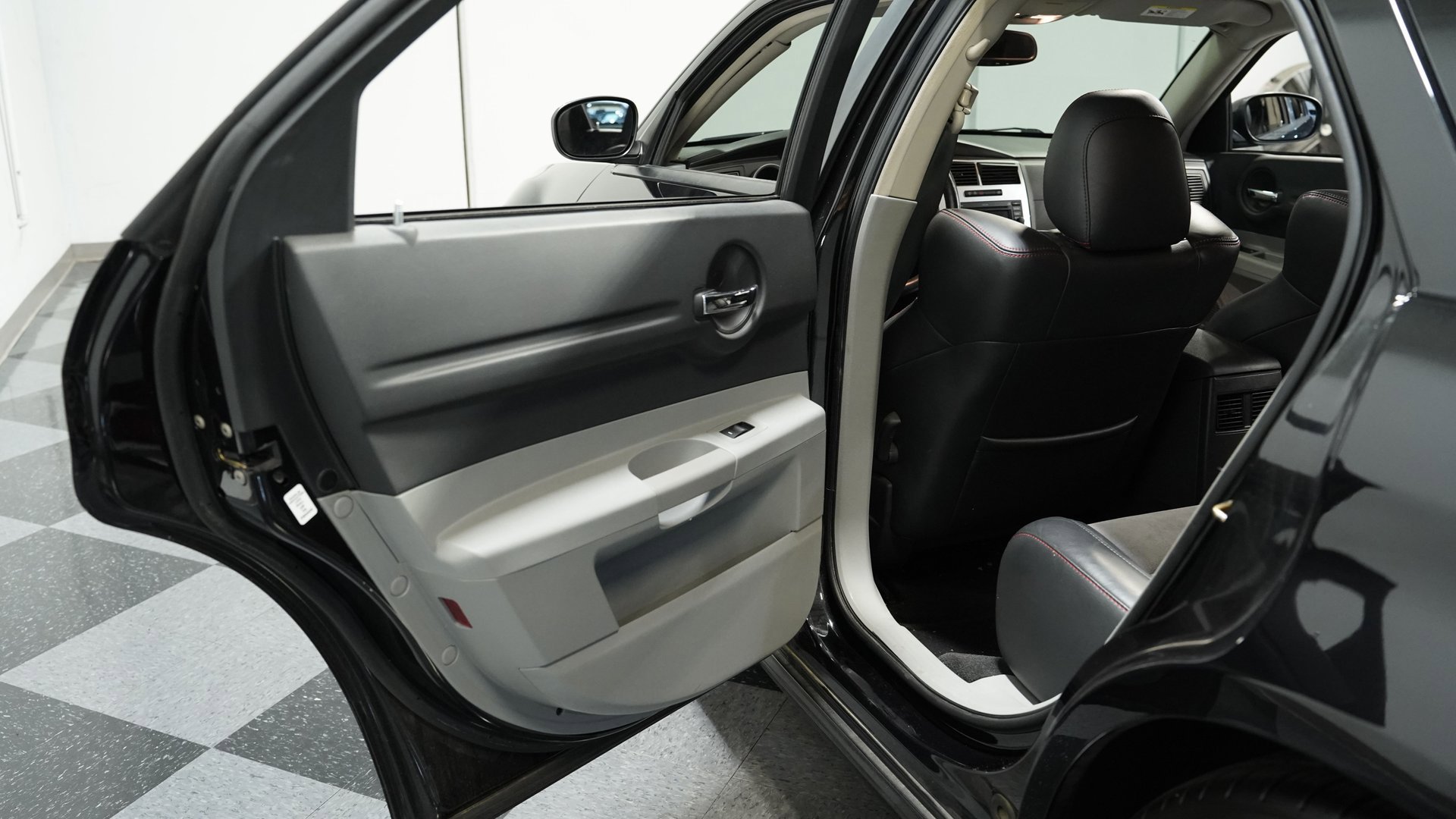 Used 2006 Dodge Magnum SRT8 w/ SRT Option Group III image 34