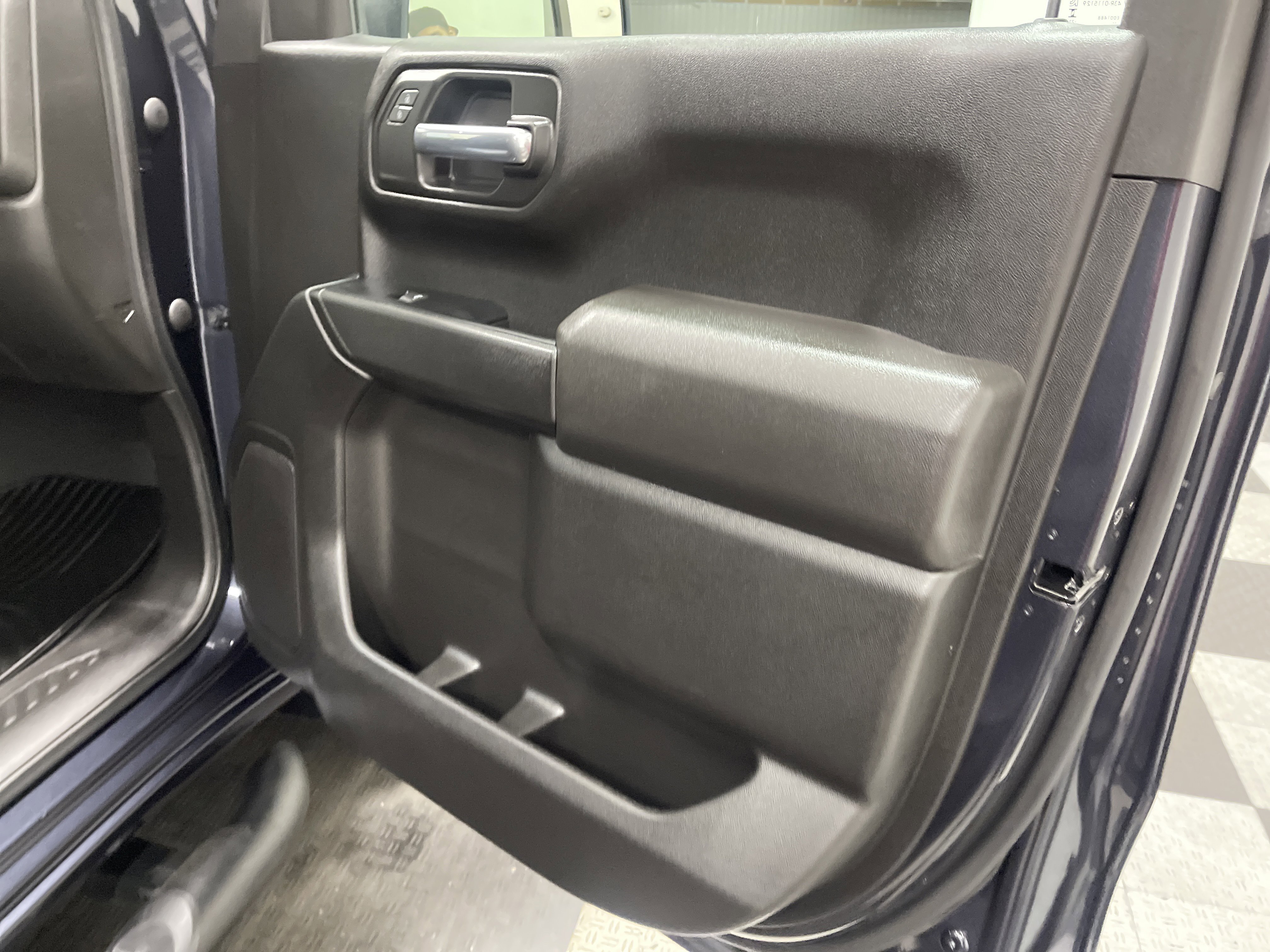 Used 2023 Chevrolet Silverado 1500 Custom w/ 2.7L Blackout Package image 23