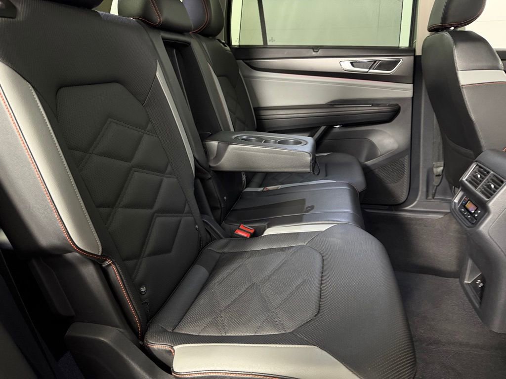 Used 2024 Volkswagen Atlas Peak Edition SE AWD/4WD image 29