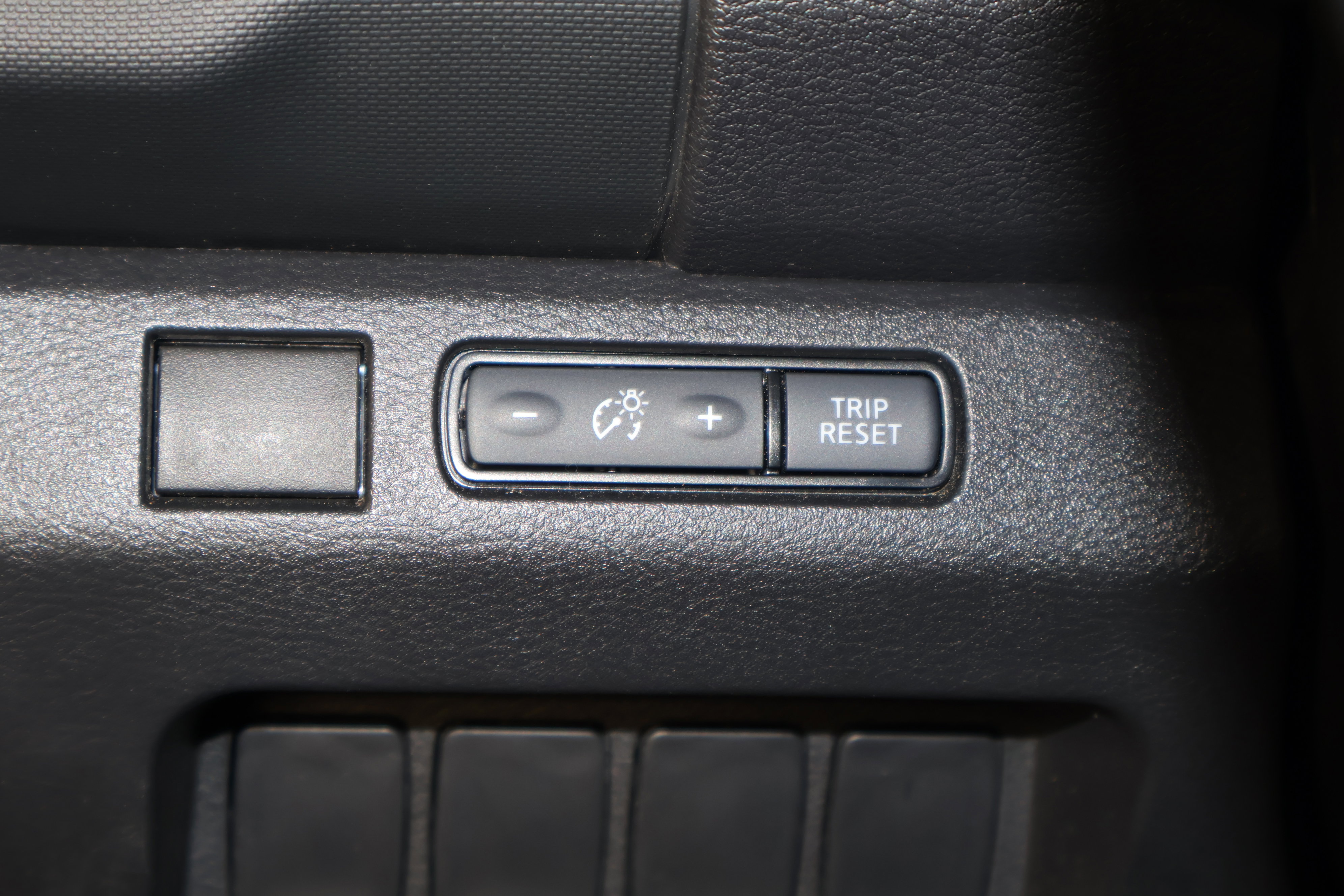 Used 2024 Nissan Frontier SV image 37