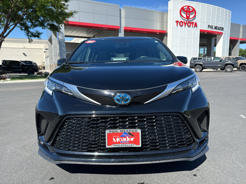 Used 2021 Toyota Sienna XSE w/ XSE Plus Package AWD/4WD image 6