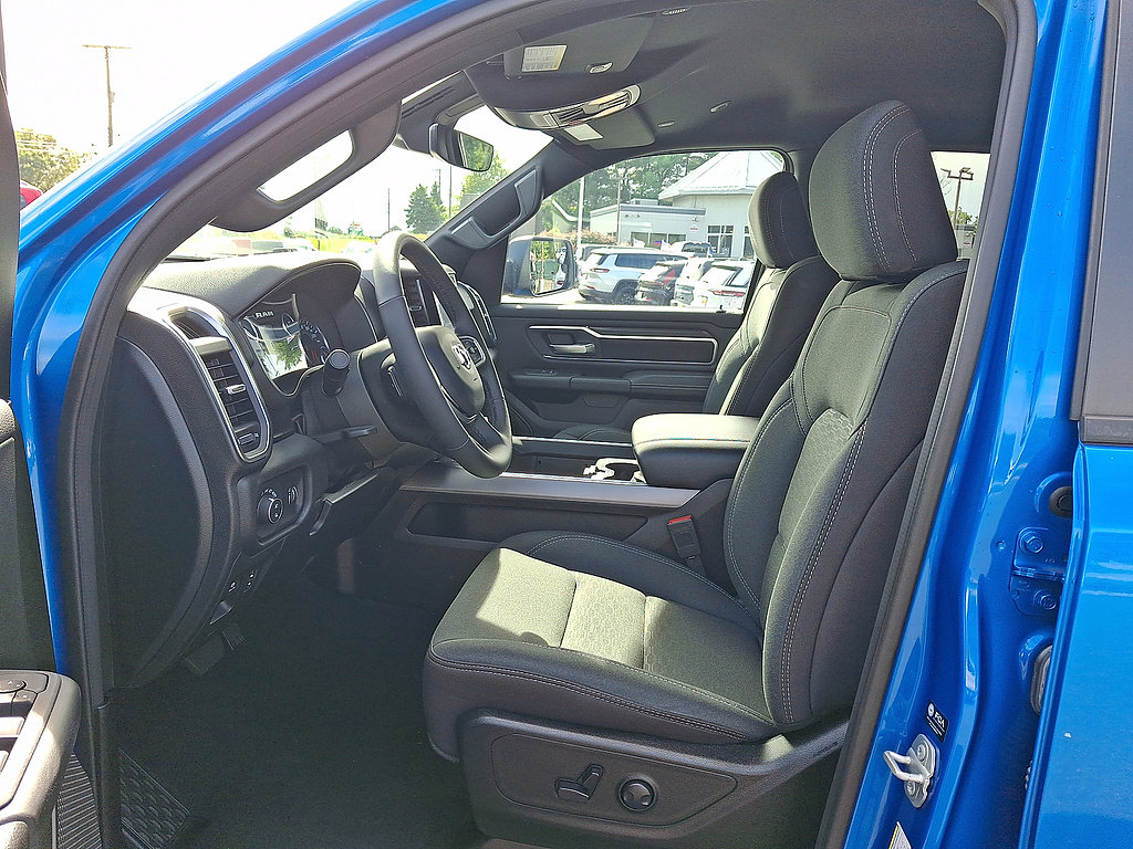 Used 2025 RAM 1500 Big Horn AWD/4WD image 7
