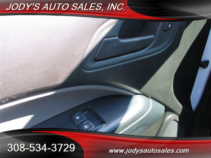 Used 2017 Chevrolet Colorado W/T w/ WT Convenience Package RWD image 3