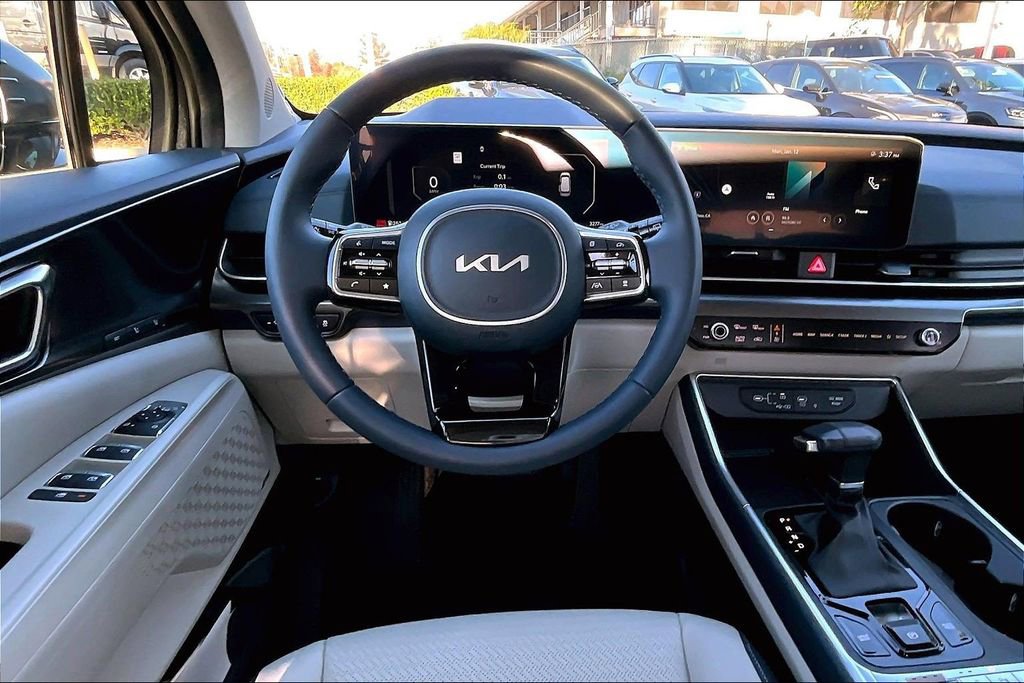 Certified 2025 Kia Carnival SX Prestige image 7