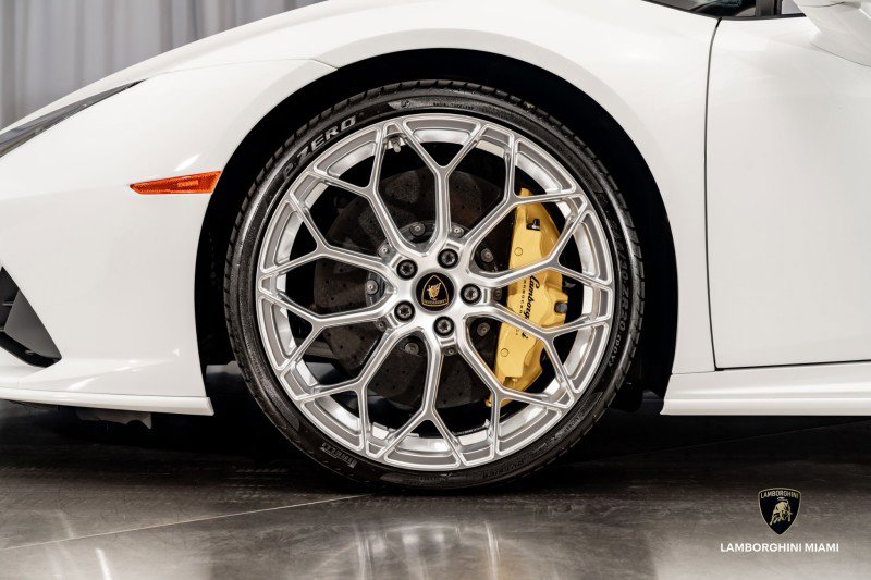 Used 2024 Lamborghini Huracan EVO image 13