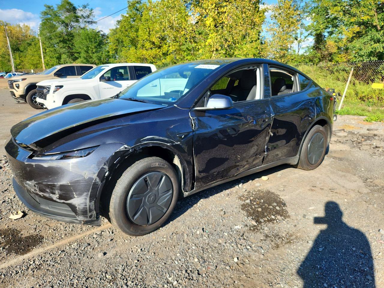 Used 2026 Tesla Model Y 2WD image 2