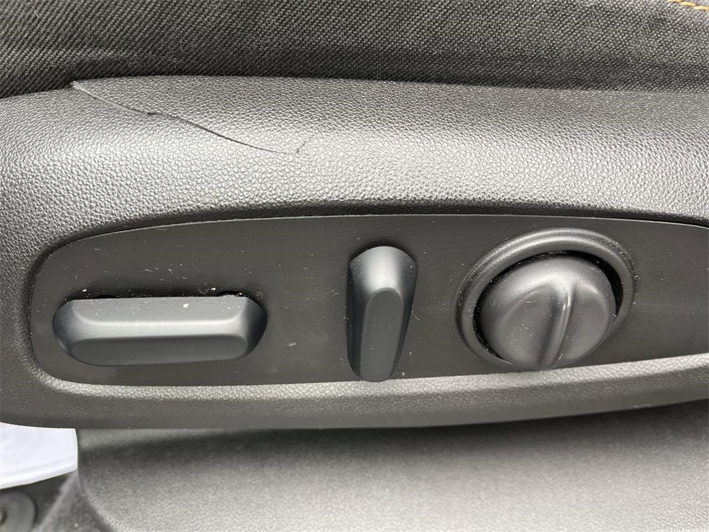 Used 2018 Chevrolet Equinox LT image 12