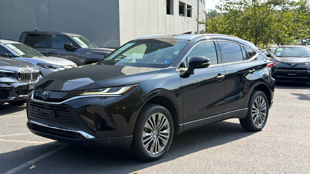Used 2022 Toyota Venza XLE AWD/4WD image 2