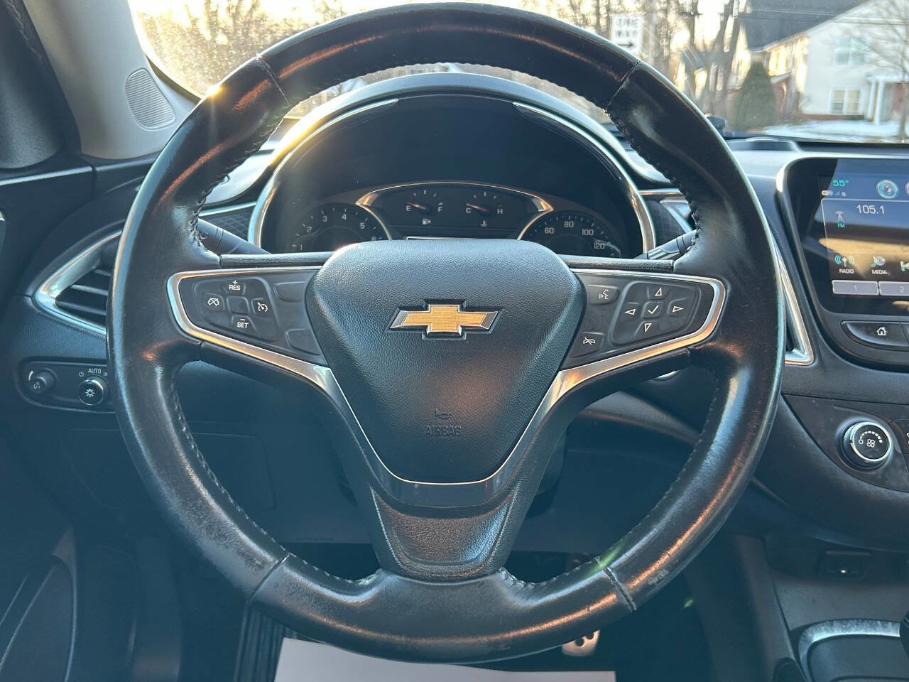 Used 2017 Chevrolet Malibu LT image 16