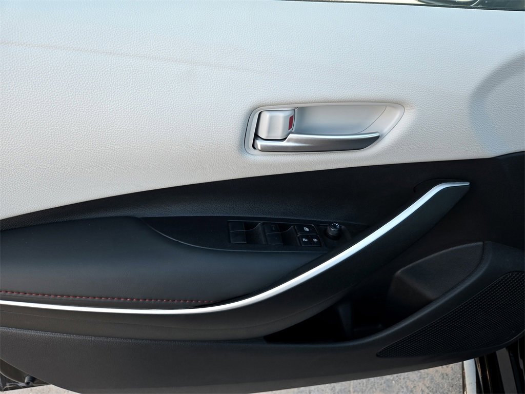 Used 2025 Toyota Corolla SE image 31