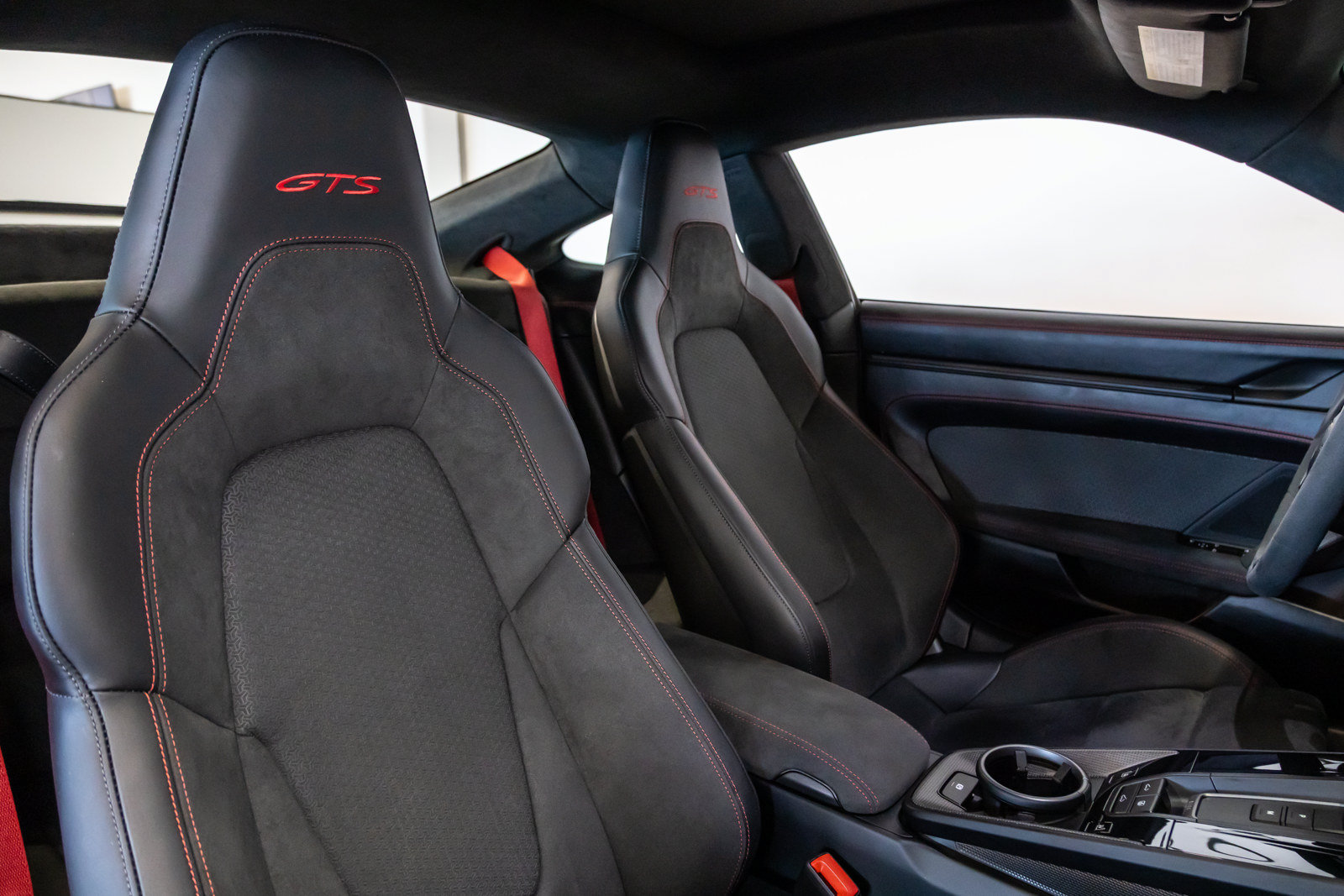 Used 2025 Porsche 911 Carrera GTS RWD image 32