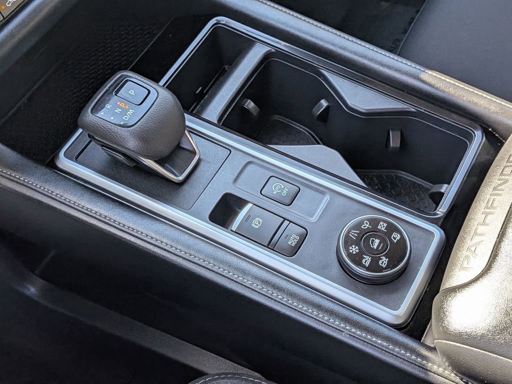 Used 2024 Nissan Pathfinder SV AWD/4WD image 20