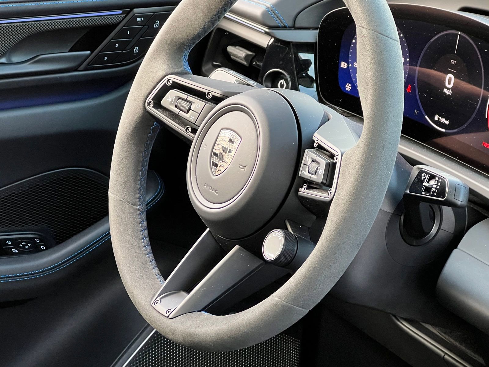 Certified 2025 Porsche Macan Turbo Electric image 33