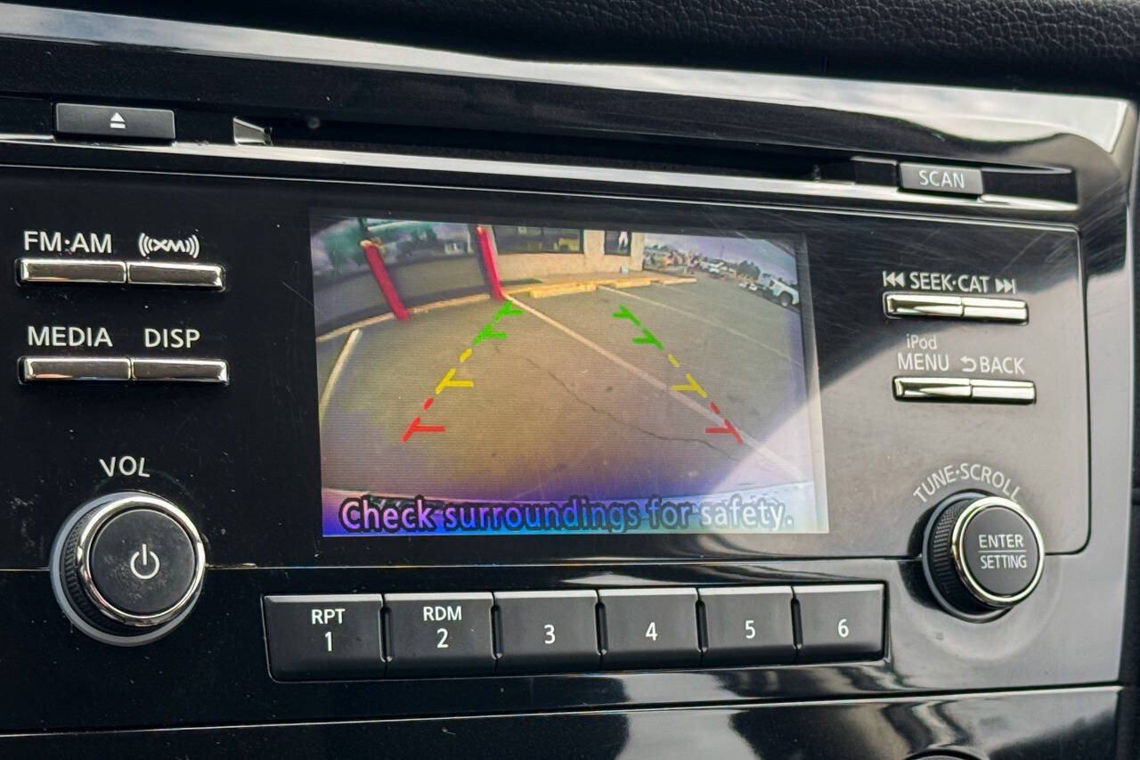 Used 2017 Nissan Rogue S AWD/4WD image 27