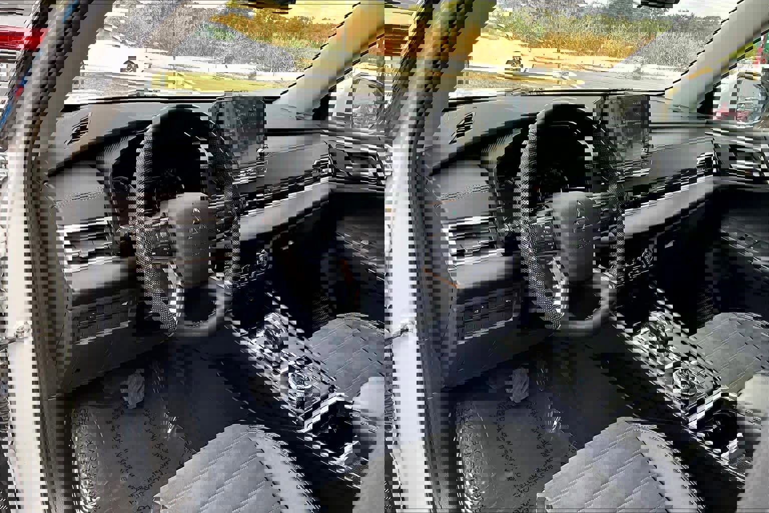 Used 2023 Mitsubishi Outlander SE image 17