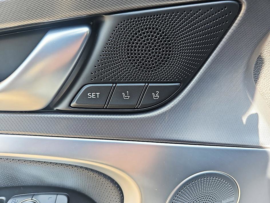 Used 2025 Genesis G70 3.3T Advanced RWD image 12