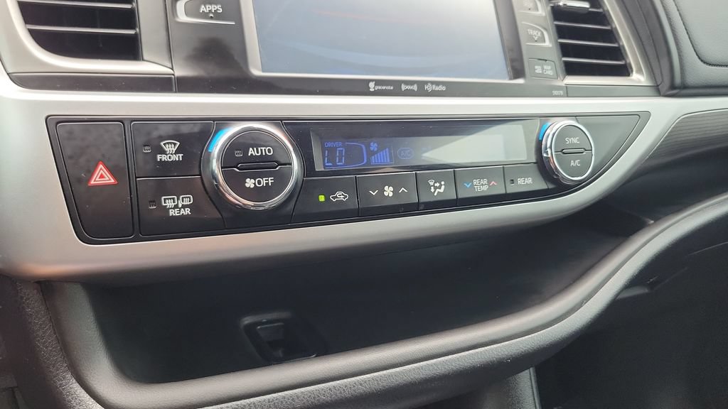 Certified 2018 Toyota Highlander SE FWD image 18