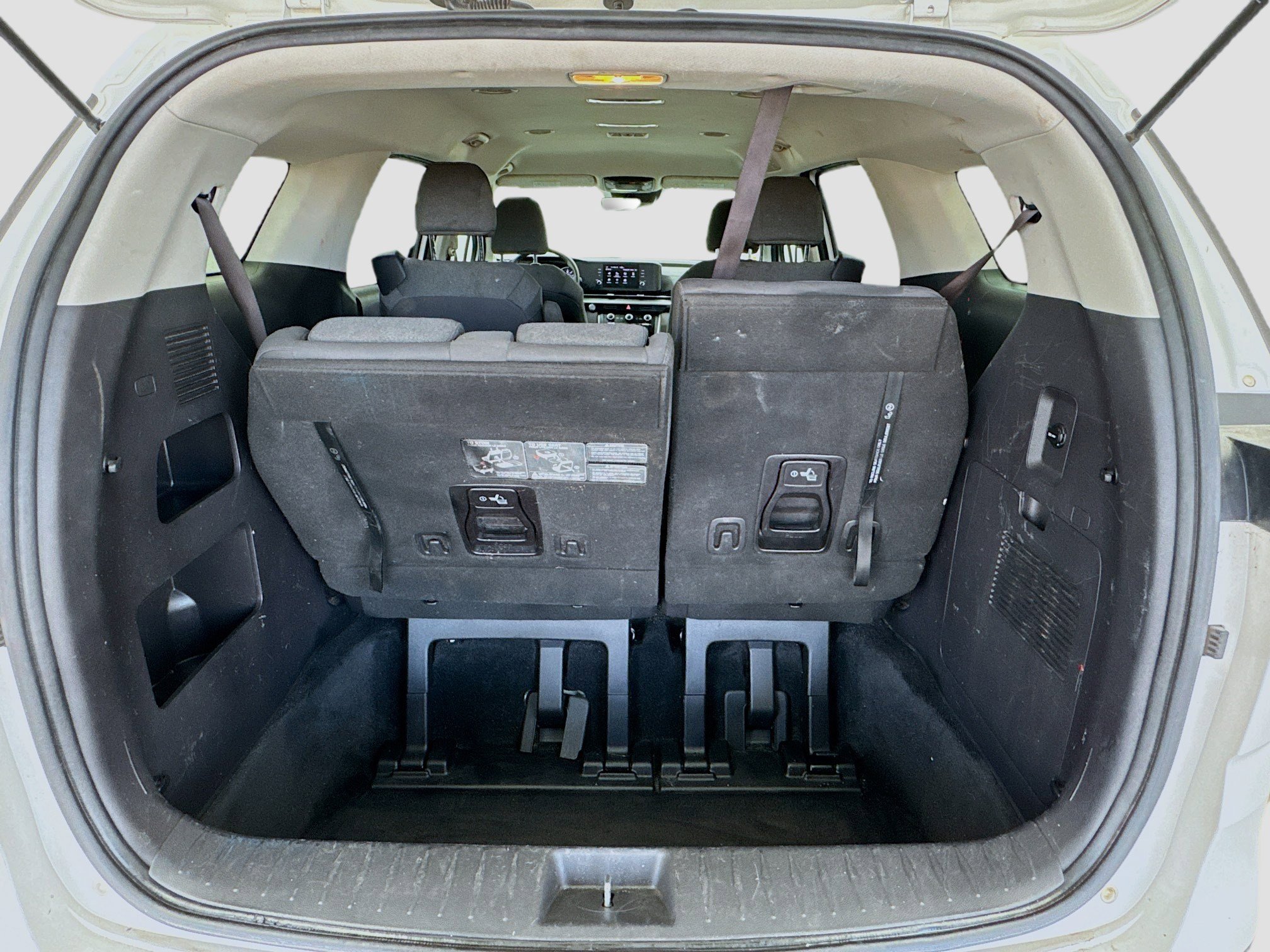 Used 2022 Kia Carnival LX FWD image 18