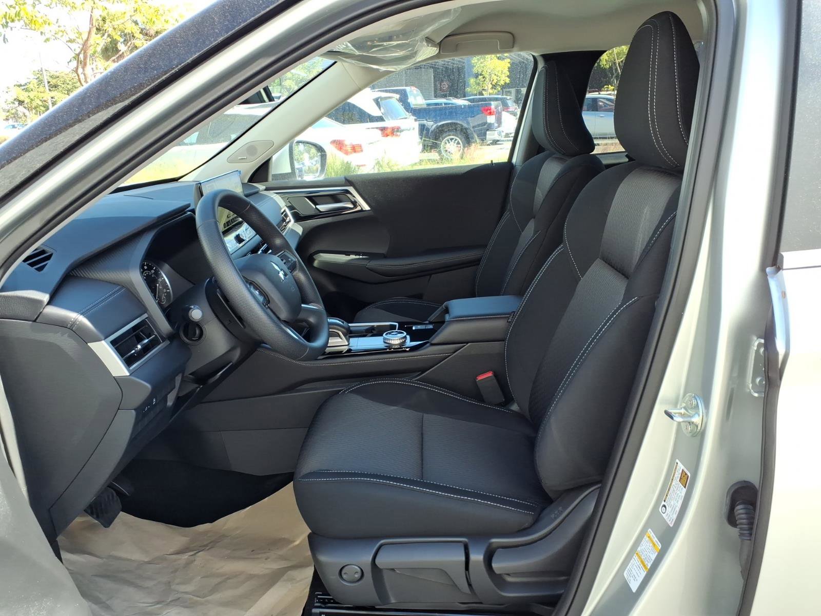New 2026 Mitsubishi Outlander ES FWD image 12
