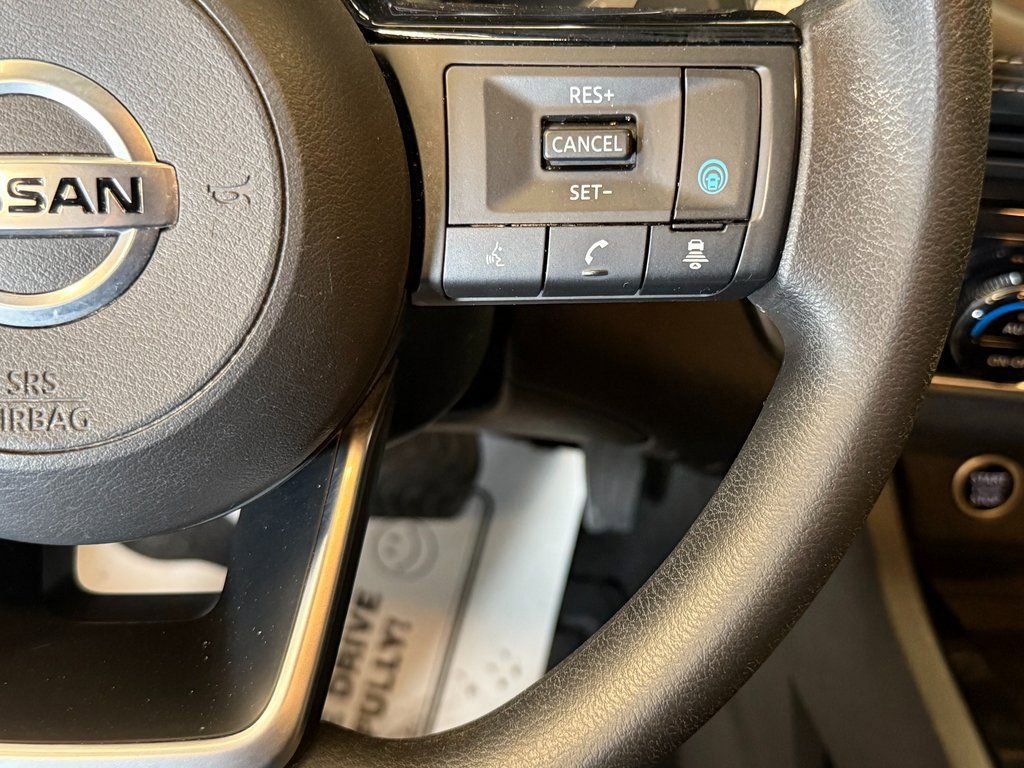 Used 2021 Nissan Rogue SV image 11