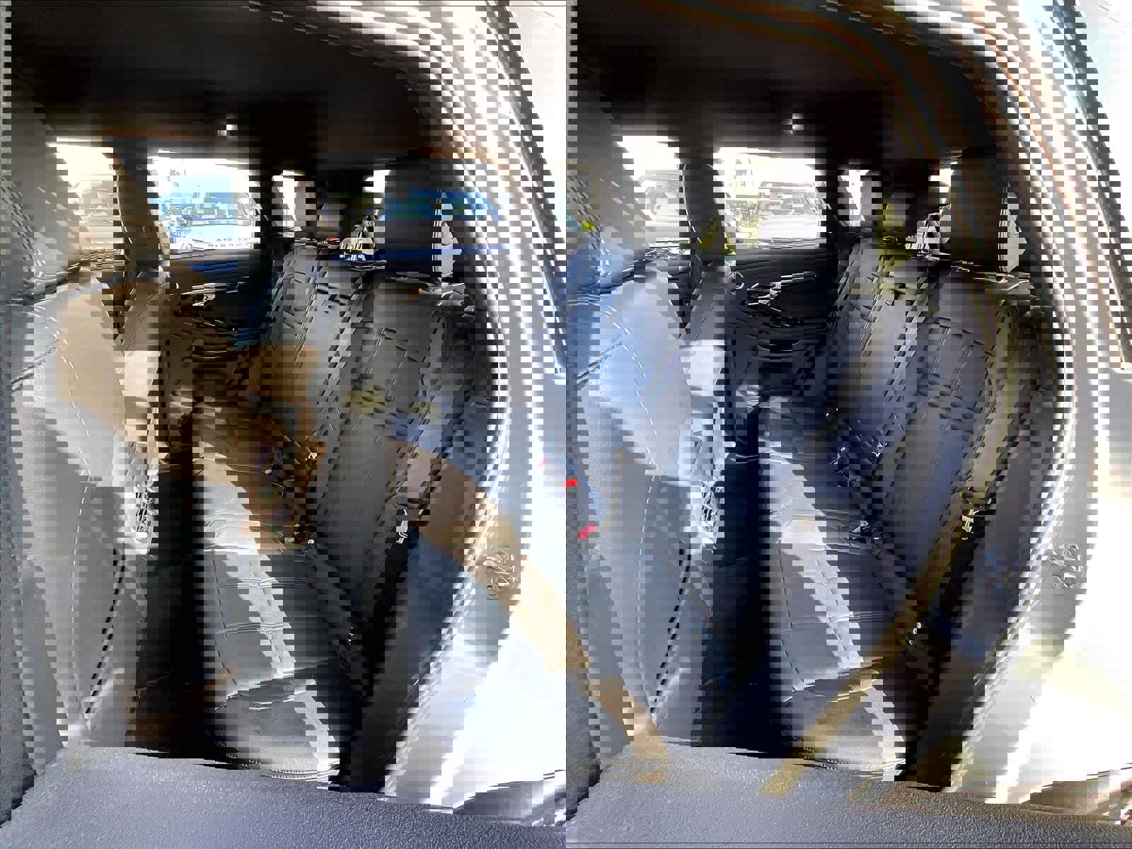 Used 2023 Land Rover Range Rover Evoque R-Dynamic SE image 28