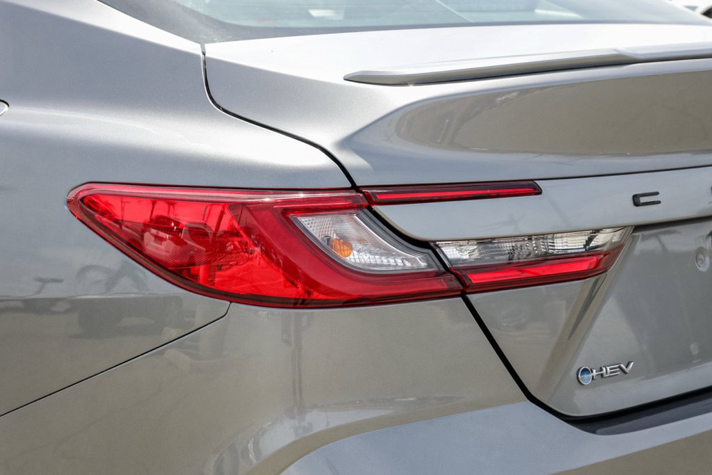 Used 2025 Toyota Camry SE FWD image 8