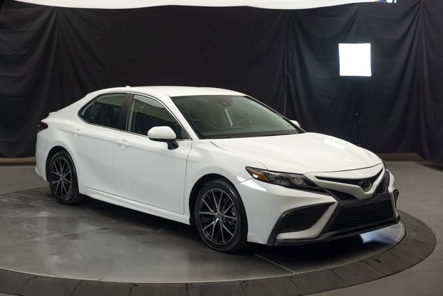 Used 2024 Toyota Camry SE w/ Cold Weather Package image 2