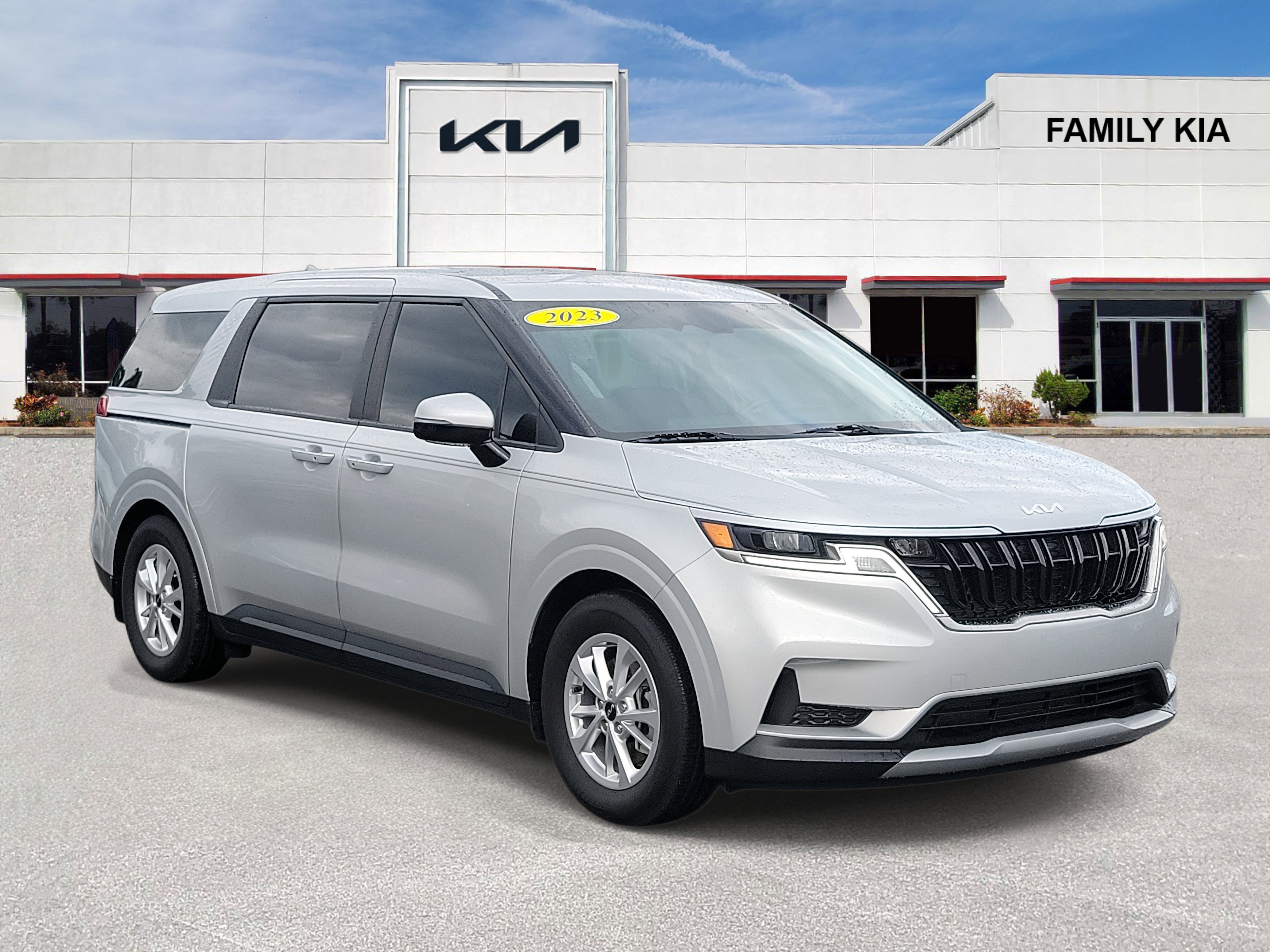 Certified 2023 Kia Carnival LX image 1