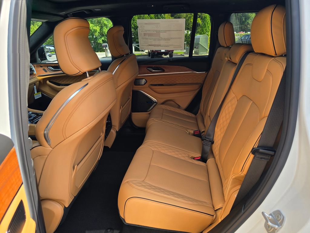 New 2025 Jeep Grand Cherokee Summit image 13
