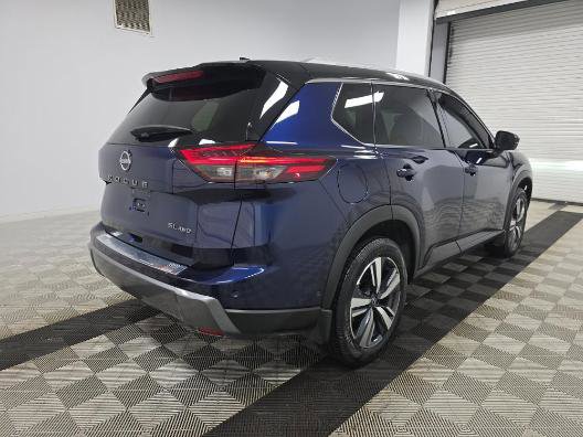 Used 2024 Nissan Rogue SL w/ SL Premium Package image 3