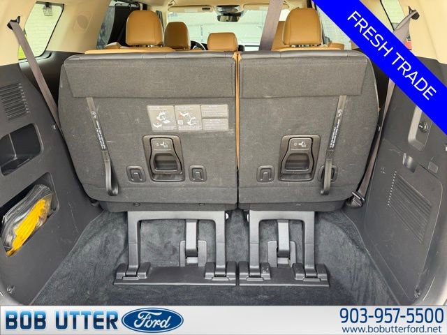 Used 2023 Kia Carnival EX image 15