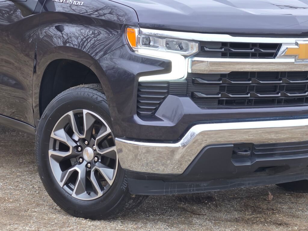 Used 2024 Chevrolet Silverado 1500 LT image 3