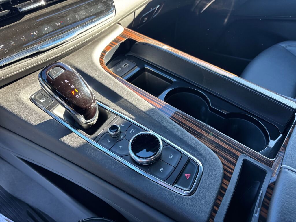 Used 2024 Cadillac Escalade ESV Luxury image 19