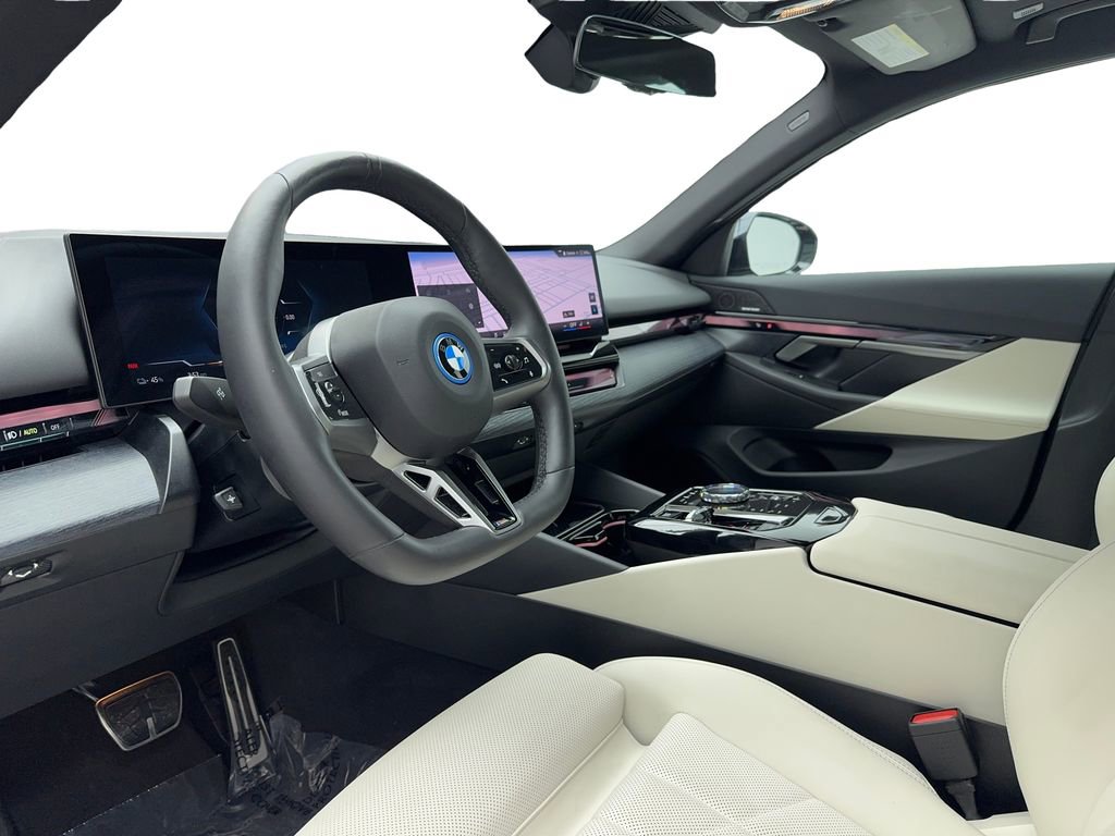 Used 2025 BMW i5 eDrive40i w/ Executive Package image 16