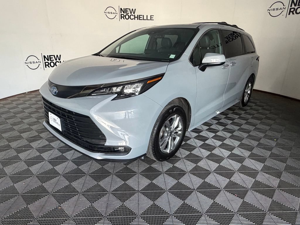 Used 2023 Toyota Sienna XLE Woodland Edition AWD/4WD image 3