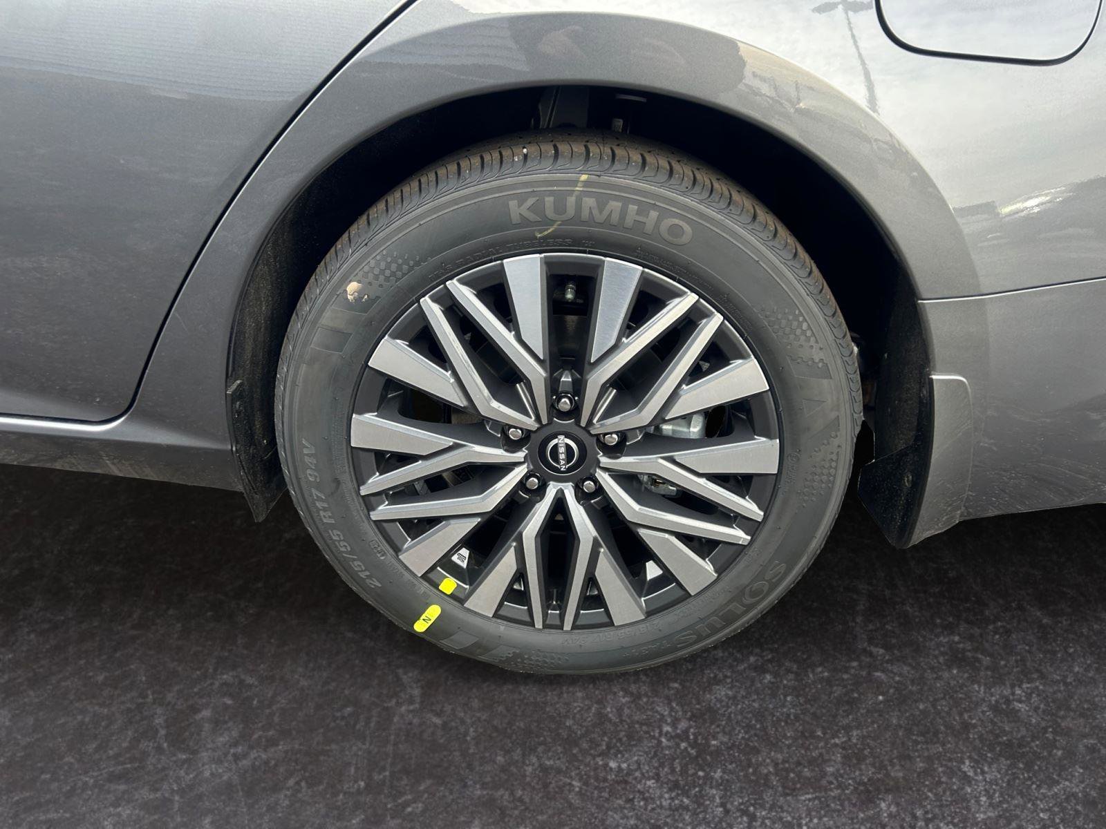 Used 2024 Nissan Altima 2.5 SV w/ SV Premium Package image 26