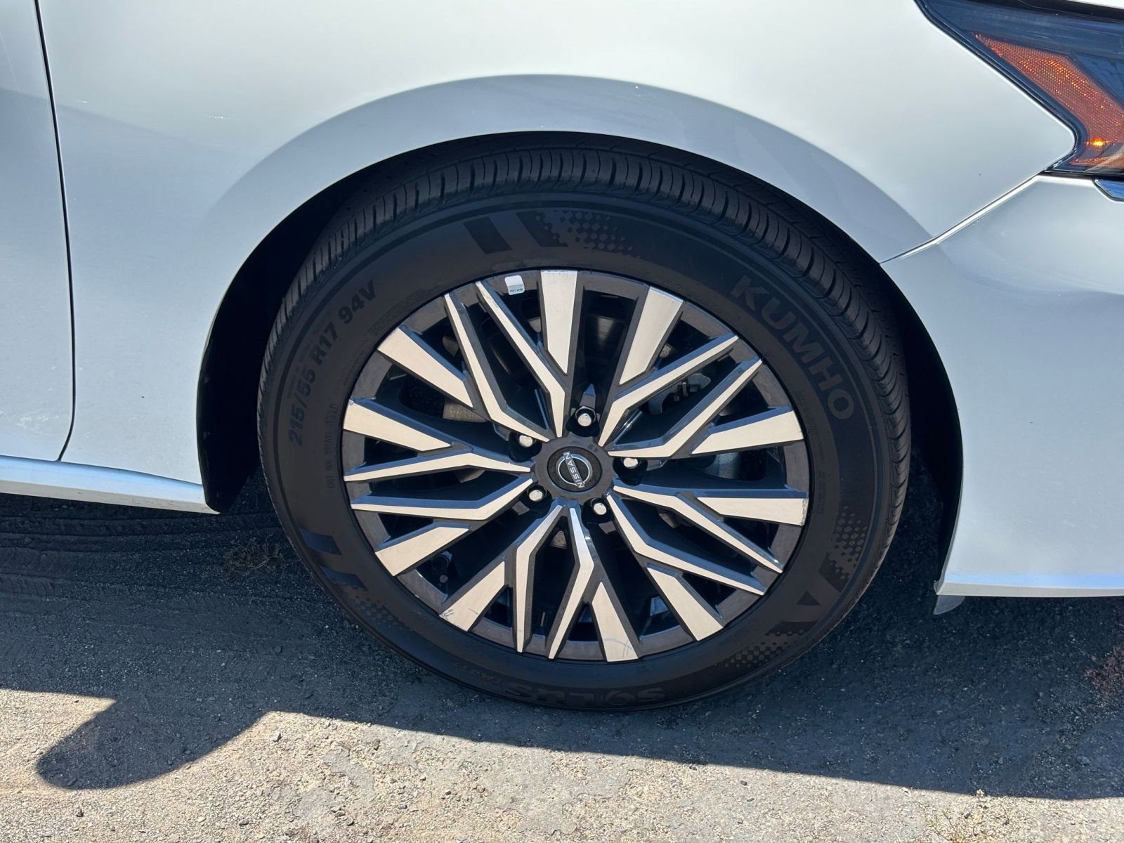 Used 2025 Nissan Altima 2.5 SV FWD image 30