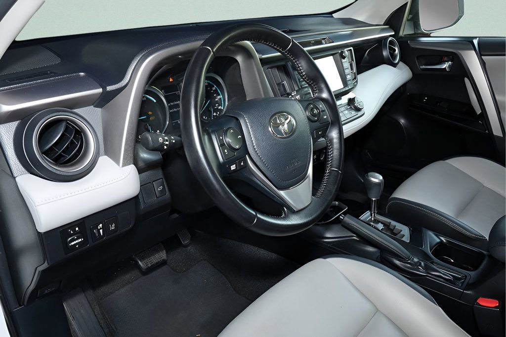 Used 2016 Toyota RAV4 Limited image 21