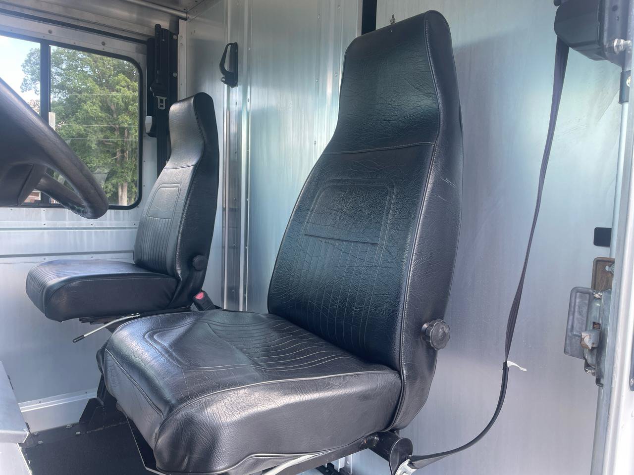 Used 2016 Ford E-350 and Econoline 350 Super Duty w/ A/C Prep Package RWD image 12